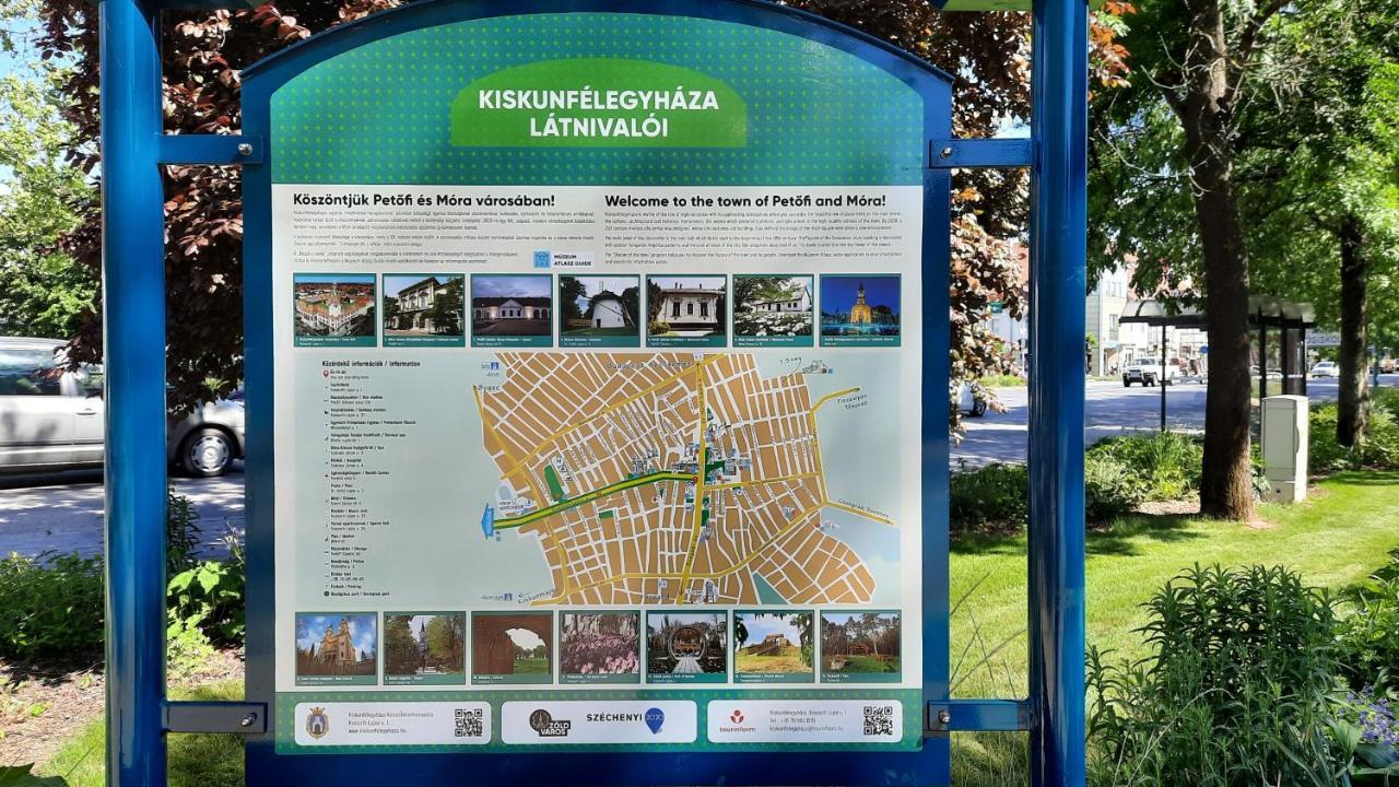 Torony Lovarda Maganszallas Kiskunfelegyhaza Ngoại thất bức ảnh